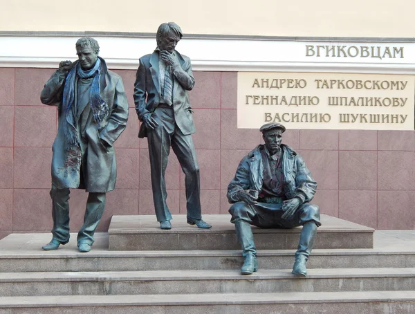 Skulpturen dreier berühmter russischer Filmregisseure - andrey tarkovsky, vasiliy shukshin und gennady shpalikov. august, 2013. — Stockfoto