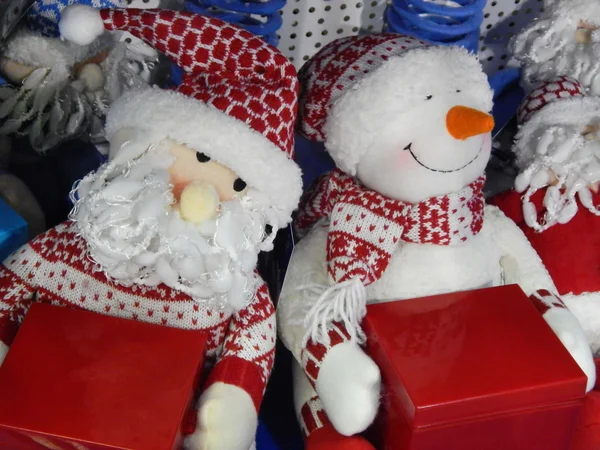 Christmas snowman and Santa Claus with red gift boxes. — Stock Photo, Image