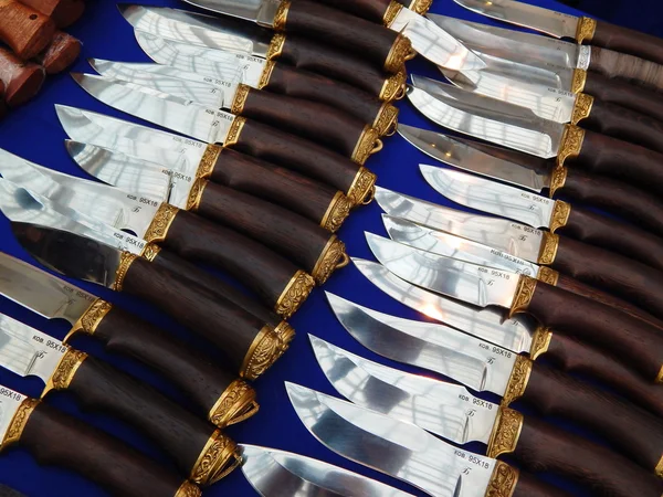 Hunting knives on the blue background. Moscow International Exhibition "Arms and Hunting". October, 2013. — Stock Photo, Image