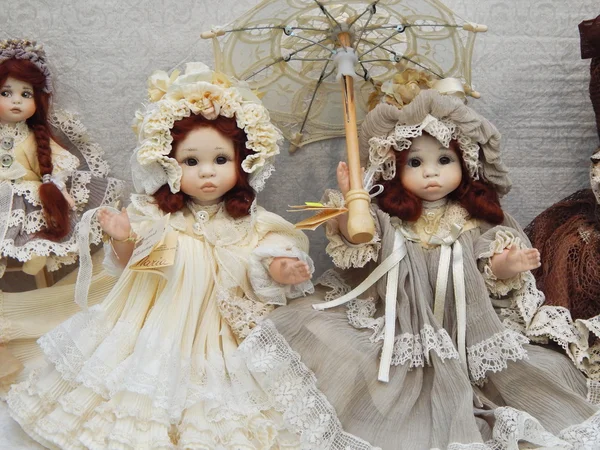 Bambole da collezione fatte a mano. IV Esposizione Internazionale di Mosca "Arte delle Bambole". dicembre 2013 . — Foto Stock