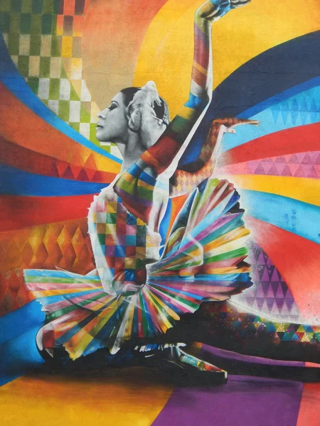 graffiti nel centro di Mosca. il ritratto del famoso balletto ballerino Maja Pliseckaja.