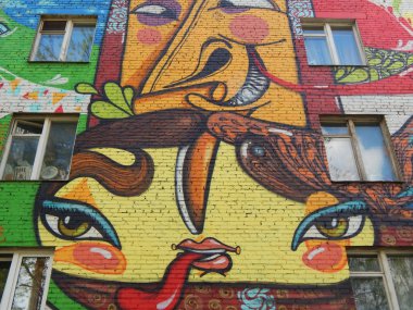 mozaïeken. graffiti op de muur van een oud residentieel gebouw, Moskou. april, 2014.