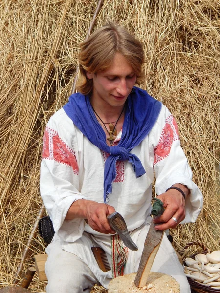 Folk crafts.The Fourth International Historical Festival "Times and Epochs 1914-2014", Kolomenskoye, Moscow. 8th of June, 2014. — Stock Photo, Image