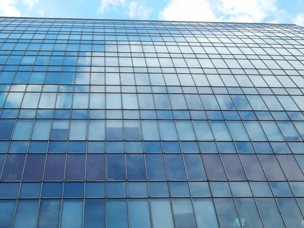 Arka plan. Modern mimari. Bir yüksek katlı bina Moskova Merkezi. Haziran 2014. — Stok fotoğraf