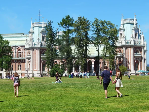 park tsaritsyno Moskova bir hafta sonu. Temmuz 2014.