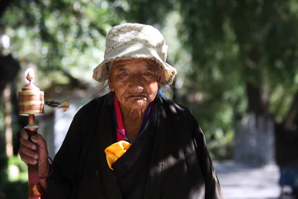 Tibet Las mujeres de edad — Foto de Stock