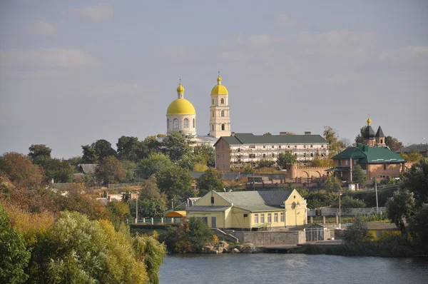 St mary's kyrka magdaliny.gorod vit kyrka, Ukraina. — Stockfoto