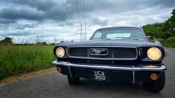 Vista Frontal Bajo Nivel Impresionante 1966 Mustang Coupé — Foto de Stock