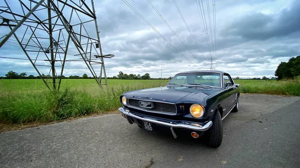 Vista Frontal Tres Cuartos Impresionante Mustang Coupé 1966 Por Pilón — Foto de Stock