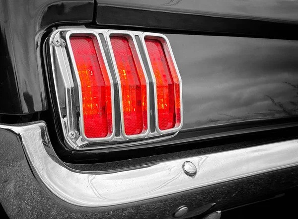 Icónico Cúmulo Luces Traseras Mustang Blanco Negro Con Luces Elegidas — Foto de Stock