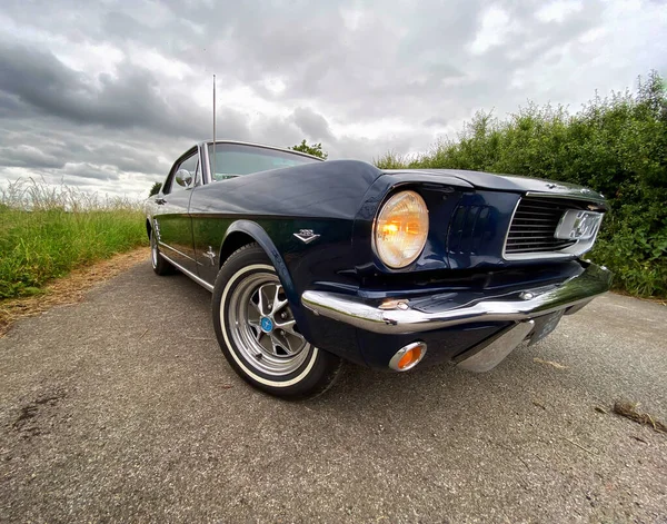 Vista Frontal Bajo Nivel Tres Cuartos Impresionante 1966 Cupé Mustang — Foto de Stock