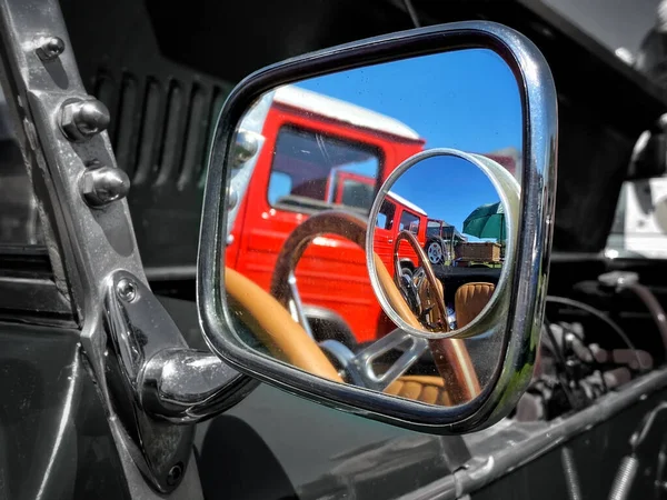 Σκέψεις Στον Καθρέφτη Ενός Βέλους Μπέρλινγκτον Στην Έκθεση Αυτοκινήτου Pontefract — Φωτογραφία Αρχείου