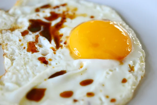 Fried egg with sausage — Stock Photo, Image