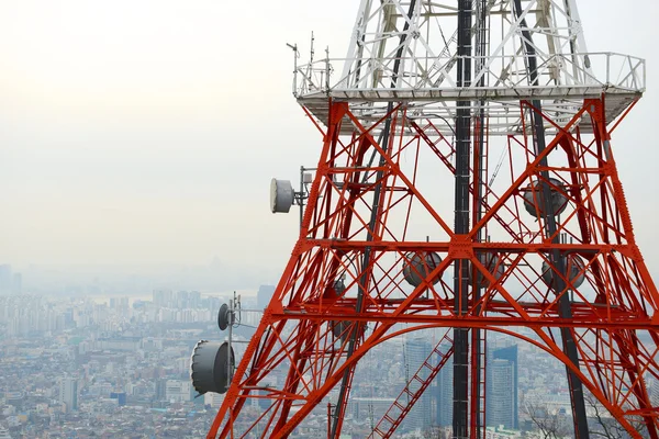 Satellite dish tower — Stock Photo, Image