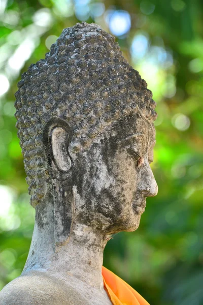 Boeddha status bij wat yai chaimongkol — Stockfoto