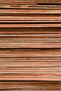 Seramik kiremit yığını