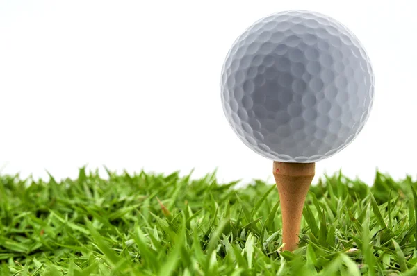 Μπάλα του γκολφ και γρασίδι — Φωτογραφία Αρχείου
