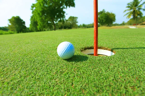 Golf ball near hold — Stock Photo, Image