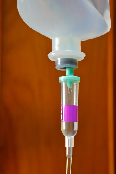 Пляшка для інфузій з IV розчином — стокове фото