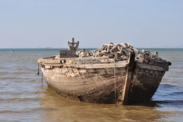 Old fishing boat — Stock Photo, Image
