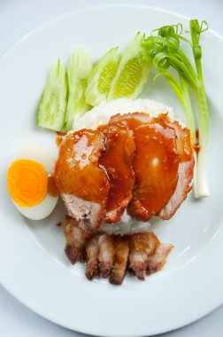 ile kavrulmuş domuz eti pilav