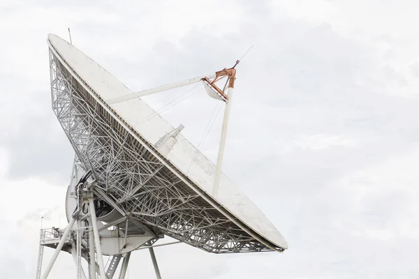 Antena satélite — Fotografia de Stock