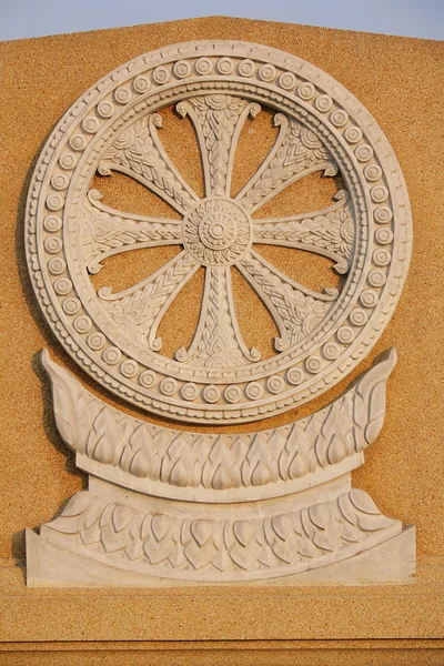 Wheel of dhamma of buddhism — Stock Photo, Image