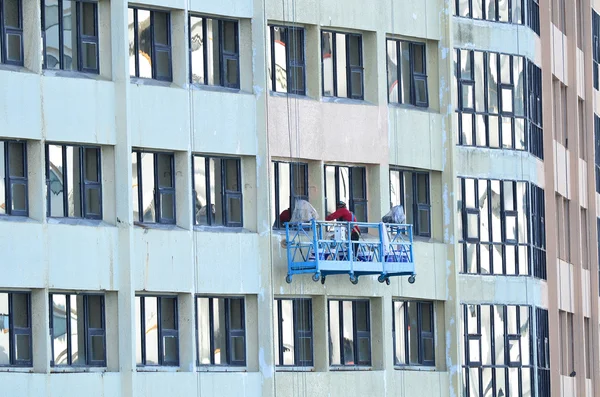 Yüksek binaların temizleyiciler — Stok fotoğraf