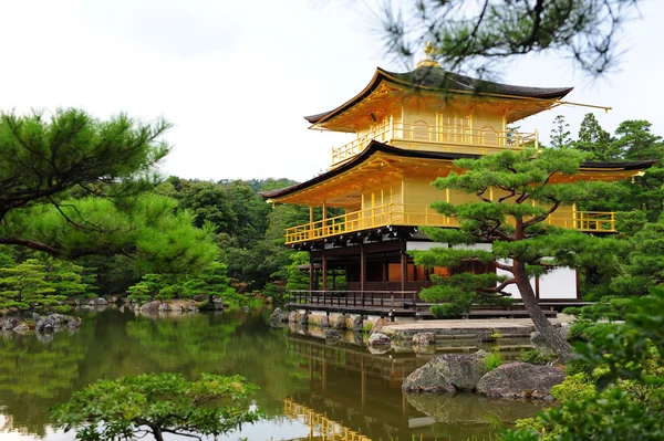 Temple of the Golden Pavilion — Stock Photo, Image
