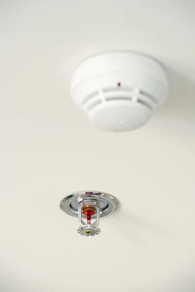 Sprinkler and smoke detector — Stock Photo, Image