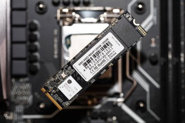 California, ABD - 30 Eylül 2021: AMD Radeon R5 SSD M.2 120GB