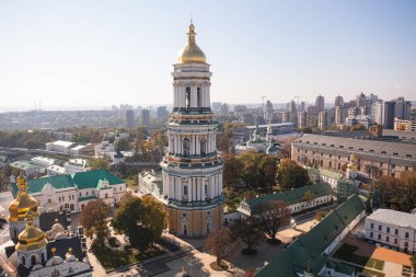 Kyiv, Ukrayna - 6 Ekim 2021 Kyiv Pechersk Lavra, Kyiv. İnsansız hava aracından görüntüle