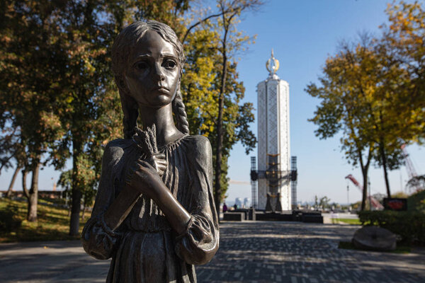 Киев, Украина - 6 октября 2021 года: Мемориальный комплекс жертвам Голодомора в Украине.