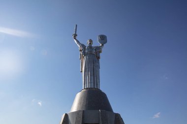 Kyiv, Ukrayna - 6 Ekim 2021: Kyiv 'deki İkinci Dünya Savaşı' nda Ukrayna Ulusal Müzesi 'nin topraklarındaki Anavatan Anıtı.