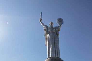 Kyiv, Ukrayna - 6 Ekim 2021: Kyiv 'deki İkinci Dünya Savaşı' nda Ukrayna Ulusal Müzesi 'nin topraklarındaki Anavatan Anıtı.