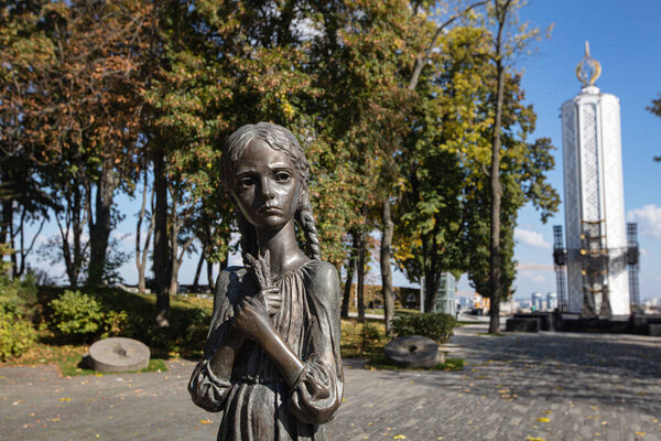 Киев, Украина - 6 октября 2021 года: Мемориальный комплекс жертвам Голодомора в Украине.