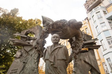 Kyiv, Ukrayna - 6 Ekim 2021: Kiev 'deki Viacheslav Chornovil Anıtı