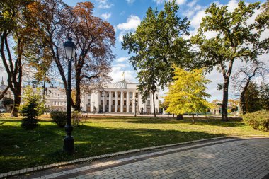 Kyiv, Ukrayna - 6 Ekim 2021: Kyiv 'deki Verkhovna Rada (parlamento) binası.