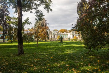 Kyiv, Ukrayna - 6 Ekim 2021: Mariinskyi Sarayı - Ukrayna Cumhurbaşkanının Kyiv 'deki resmi konutu.