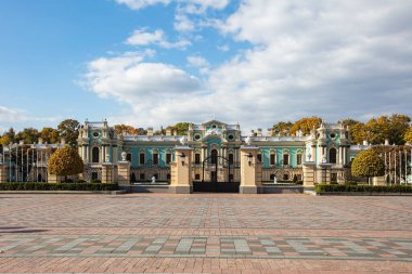 Kyiv, Ukrayna - 6 Ekim 2021: Mariinskyi Sarayı - Ukrayna Cumhurbaşkanının Kyiv 'deki resmi konutu.
