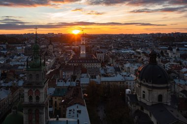 Lviv, Ukarine - 26 Ekim 2021: İHA 'dan Lviv' e panoramik görüş