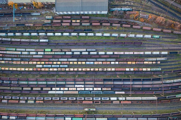 無人機からの貨物列車の空中ビュー — ストック写真