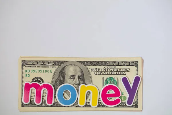 お金のカラフルな碑文アメリカ100ドル紙幣 — ストック写真