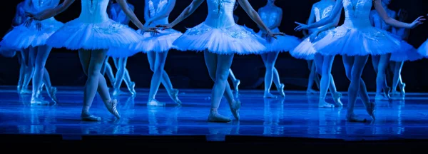 Het Zwanenmeer Ballet Sluiten Van Ballerina Dansen — Stockfoto