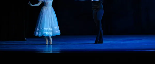 Крупный План Танца Балерины Изолированного Сцене Балерины Ноги Крупным Планом — стоковое фото