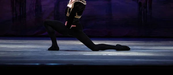 古典バレエ男性ダンサーの閉鎖 キホーテバレエ — ストック写真