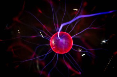 Plazma lambası ve küreye yakın çekim