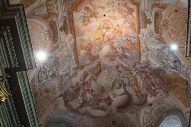 Lviv, Ukrayna - 6 Aralık 2021: Lviv 'deki Cizvit Kilisesi (Aziz Peter ve Paul Garrison Kilisesi))