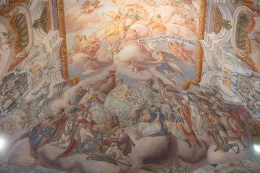 Lviv, Ukrayna - 6 Aralık 2021: Lviv 'deki Cizvit Kilisesi (Aziz Peter ve Paul Garrison Kilisesi))