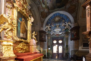 Lviv, Ukrayna - 6 Aralık 2021: Lviv 'deki Cizvit Kilisesi (Aziz Peter ve Paul Garrison Kilisesi))